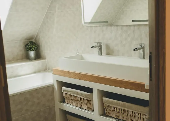 Du Manoir Le Roc Nyaraló Couze-et-Saint-Front